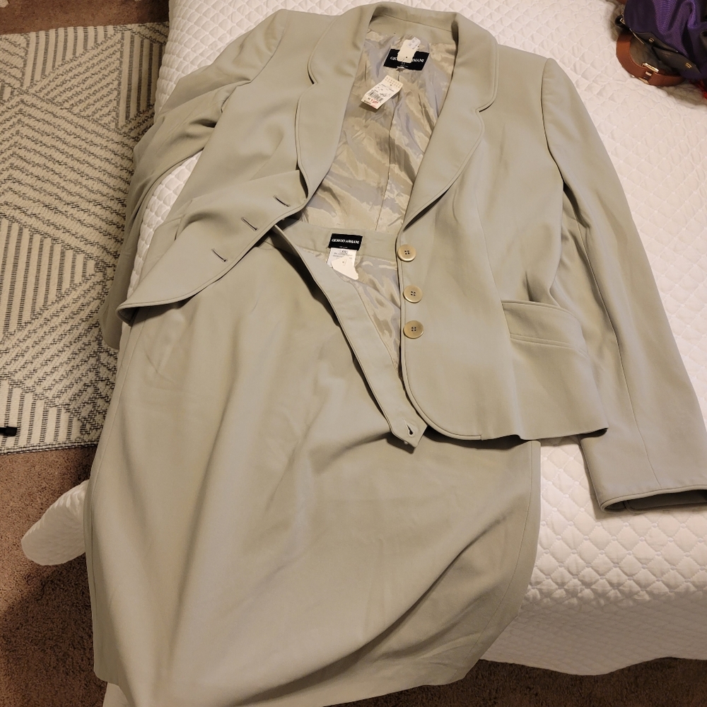 Giorgio Armani vintage full suit, midi length skirt and blazer. Light gray sz 46